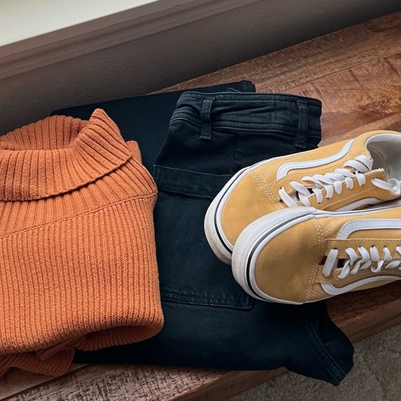 🍁 Fall Style Bundle 🍁 Jeans, Sweater & Sneaker Bundle, perfect for the season! - Picture 1 of 16